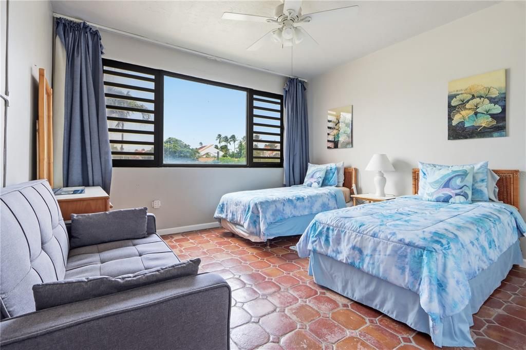 For Sale: $395,000 (2 beds, 2 baths, 1391 Square Feet)