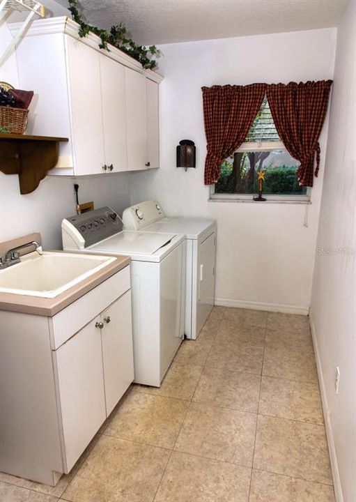 For Sale: $559,000 (4 beds, 2 baths, 2676 Square Feet)