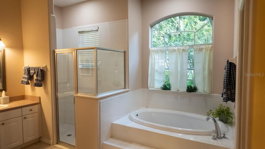 For Sale: $559,000 (4 beds, 2 baths, 2676 Square Feet)