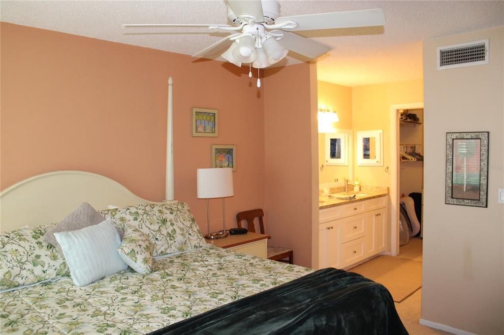 For Rent: $1,750 (2 beds, 1 baths, 880 Square Feet)