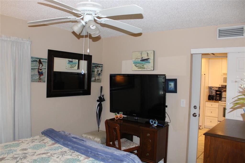 For Rent: $1,750 (2 beds, 1 baths, 880 Square Feet)
