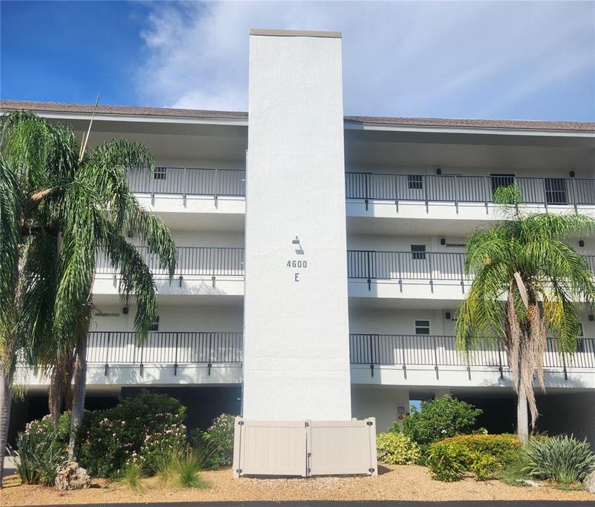 En Venta: $670,000 (2 camas, 2 baños, 1561 Pies cuadrados)