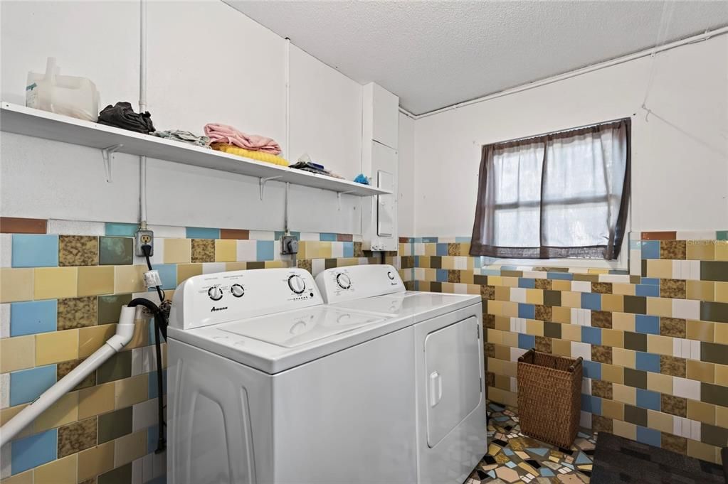 На продажу: $300,000 (3 спален, 2 ванн, 1280 Квадратных фут)