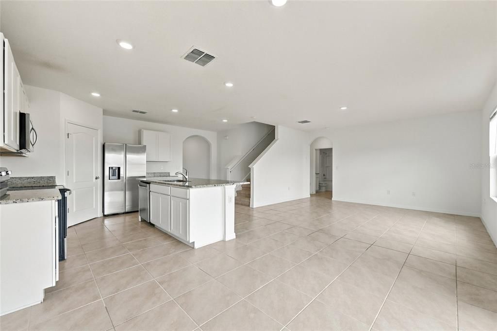 For Sale: $379,000 (5 beds, 3 baths, 2601 Square Feet)