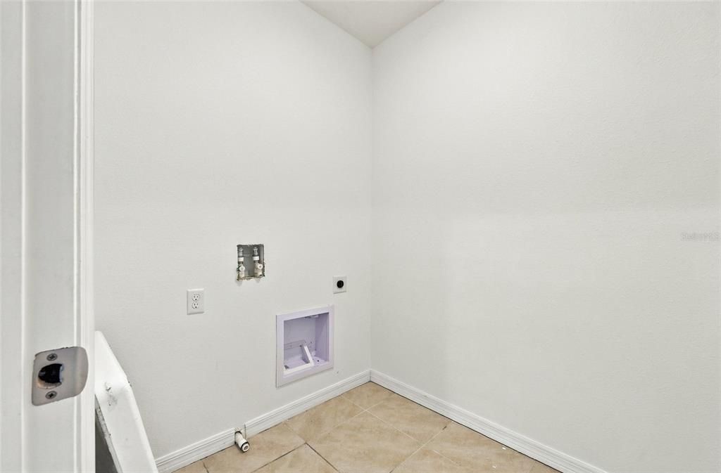 For Sale: $379,000 (5 beds, 3 baths, 2601 Square Feet)