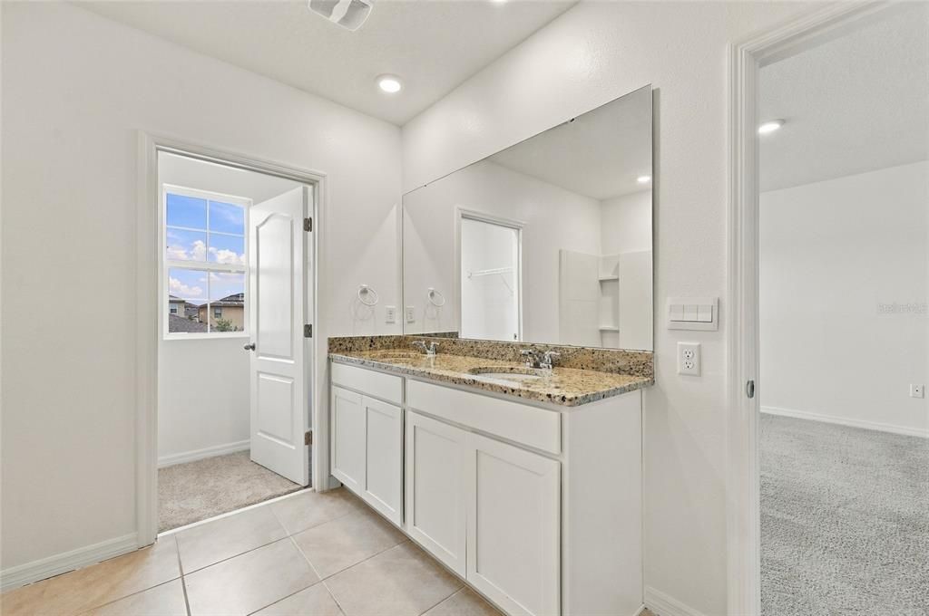For Sale: $379,000 (5 beds, 3 baths, 2601 Square Feet)