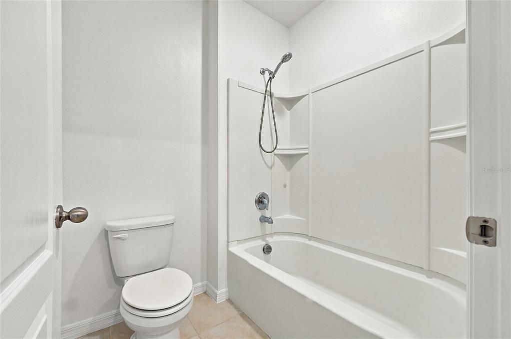 For Sale: $379,000 (5 beds, 3 baths, 2601 Square Feet)