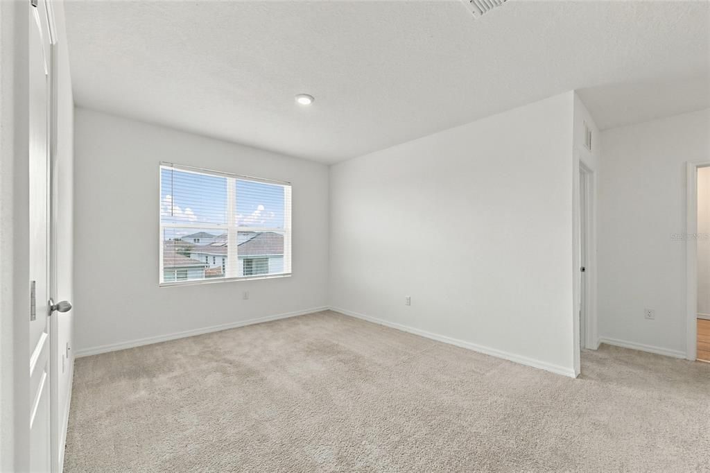 For Sale: $379,000 (5 beds, 3 baths, 2601 Square Feet)