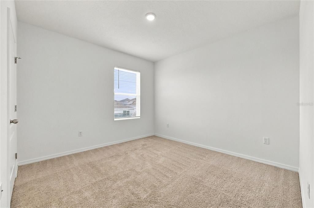For Sale: $379,000 (5 beds, 3 baths, 2601 Square Feet)