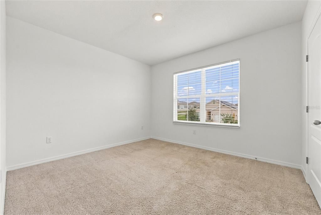 For Sale: $379,000 (5 beds, 3 baths, 2601 Square Feet)