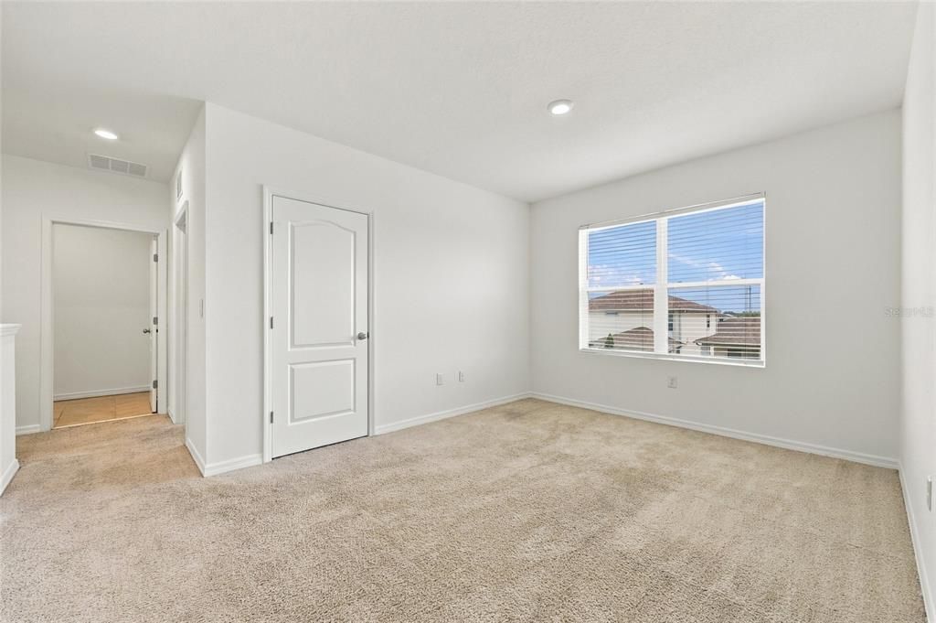 For Sale: $379,000 (5 beds, 3 baths, 2601 Square Feet)