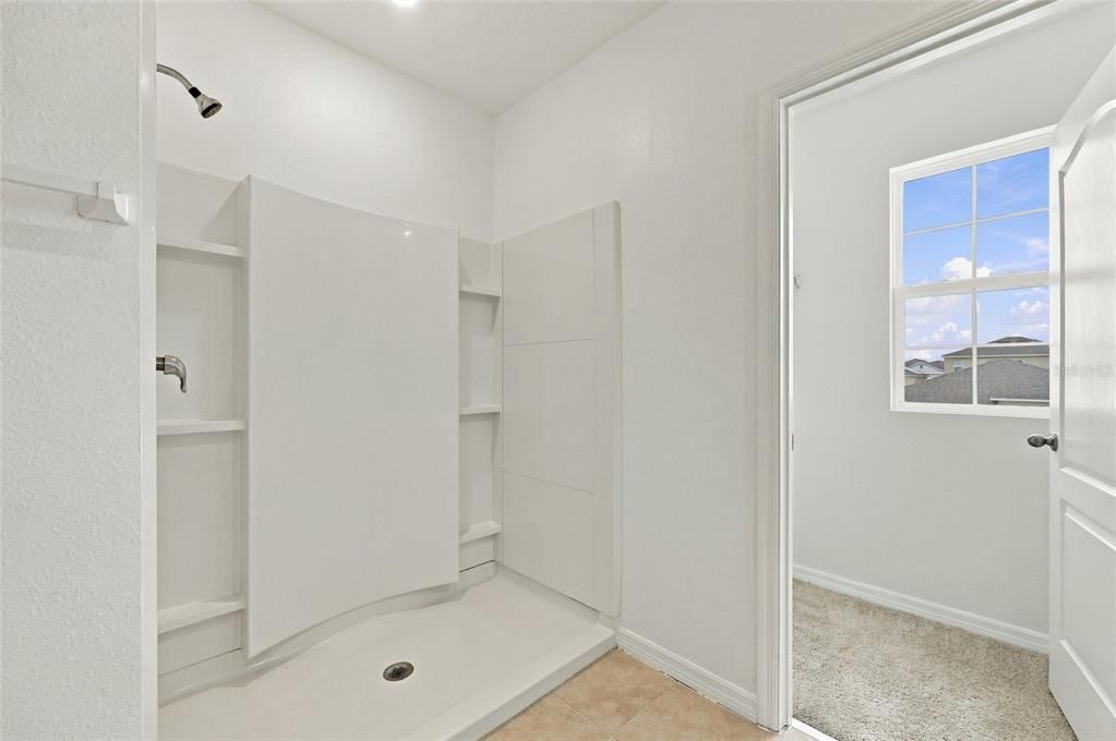 For Sale: $379,000 (5 beds, 3 baths, 2601 Square Feet)