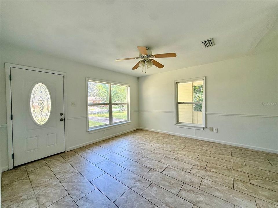 For Rent: $1,745 (3 beds, 1 baths, 920 Square Feet)