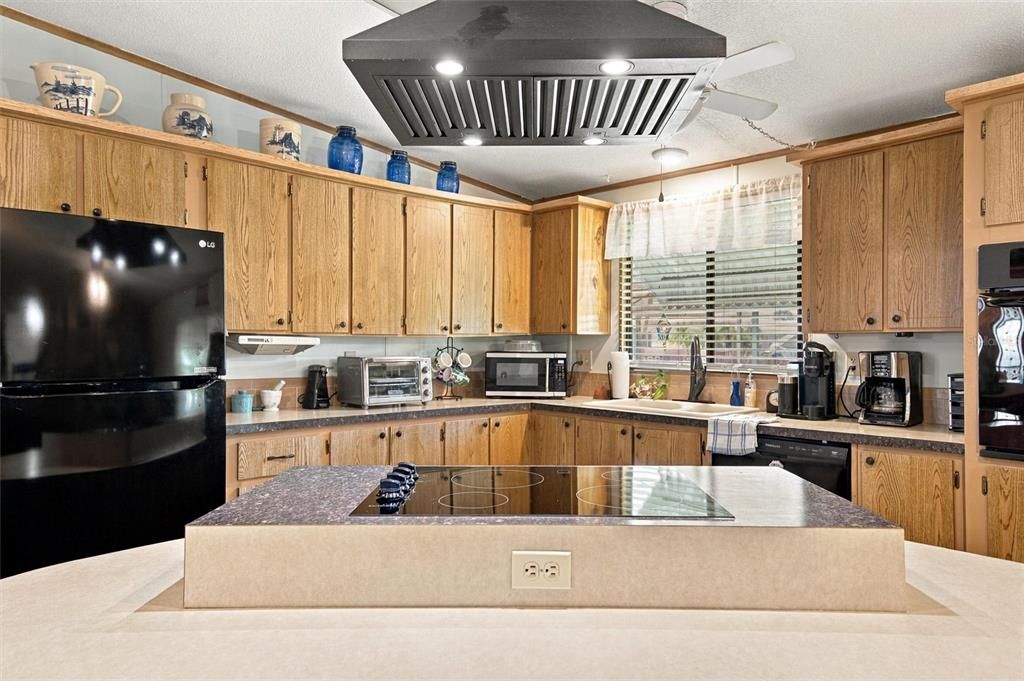 На продажу: $179,900 (2 спален, 2 ванн, 1462 Квадратных фут)