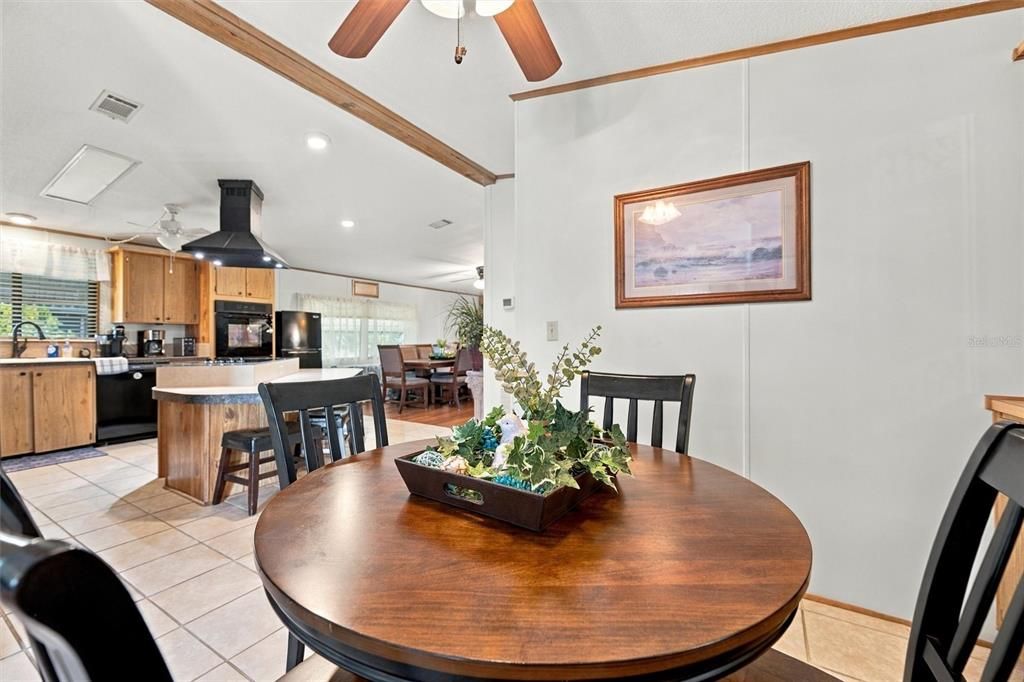 На продажу: $179,900 (2 спален, 2 ванн, 1462 Квадратных фут)