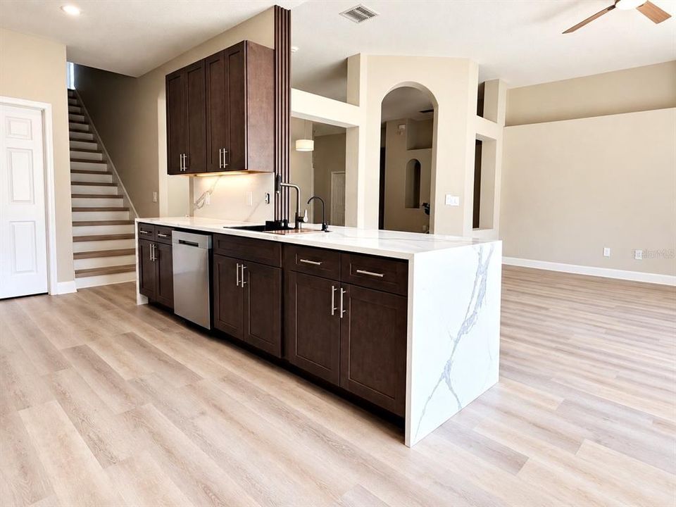 En Venta: $499,999 (3 camas, 2 baños, 2486 Pies cuadrados)