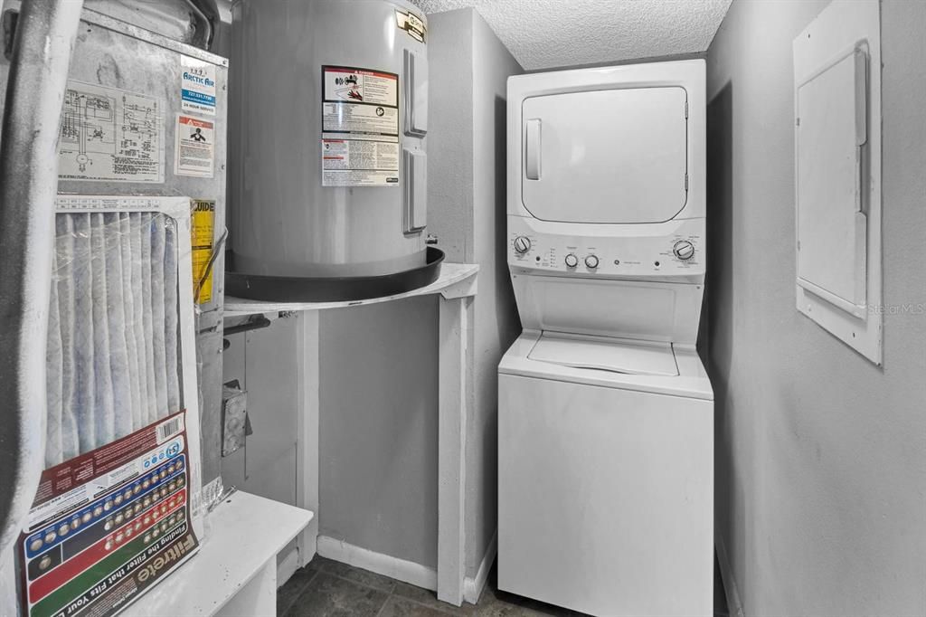 For Rent: $1,900 (2 beds, 2 baths, 1104 Square Feet)
