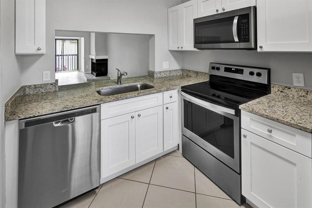 For Rent: $1,900 (2 beds, 2 baths, 1104 Square Feet)