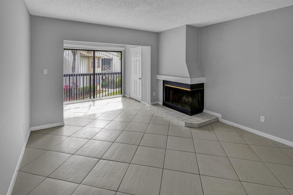 For Rent: $1,900 (2 beds, 2 baths, 1104 Square Feet)