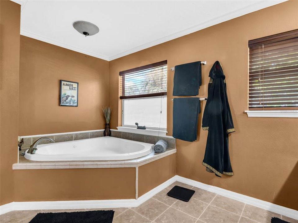 For Sale: $675,000 (4 beds, 2 baths, 2102 Square Feet)