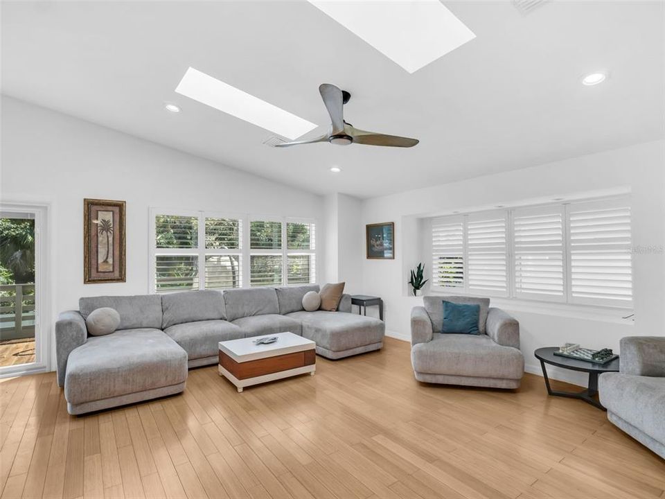 For Sale: $675,000 (4 beds, 2 baths, 2102 Square Feet)
