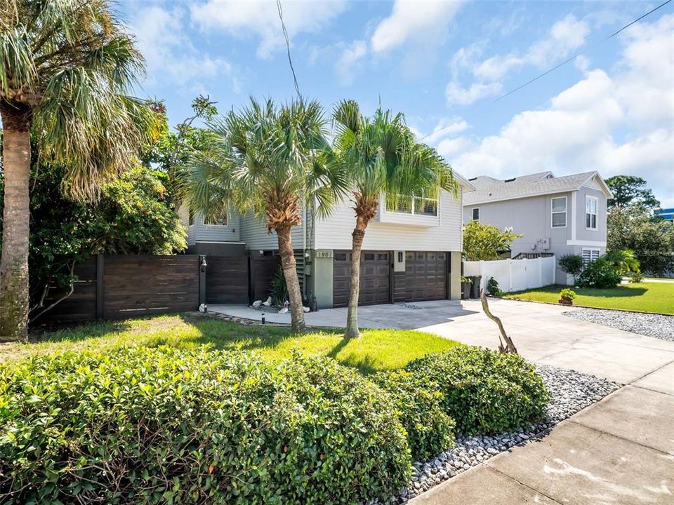 For Sale: $675,000 (4 beds, 2 baths, 2102 Square Feet)