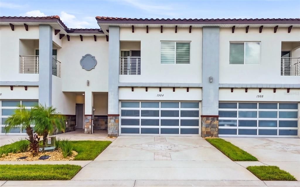 En Venta: $415,000 (3 camas, 2 baños, 2250 Pies cuadrados)