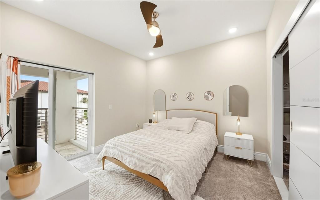 En Venta: $415,000 (3 camas, 2 baños, 2250 Pies cuadrados)