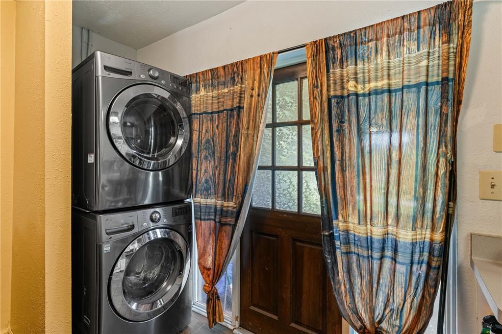На продажу: $375,000 (3 спален, 3 ванн, 1768 Квадратных фут)