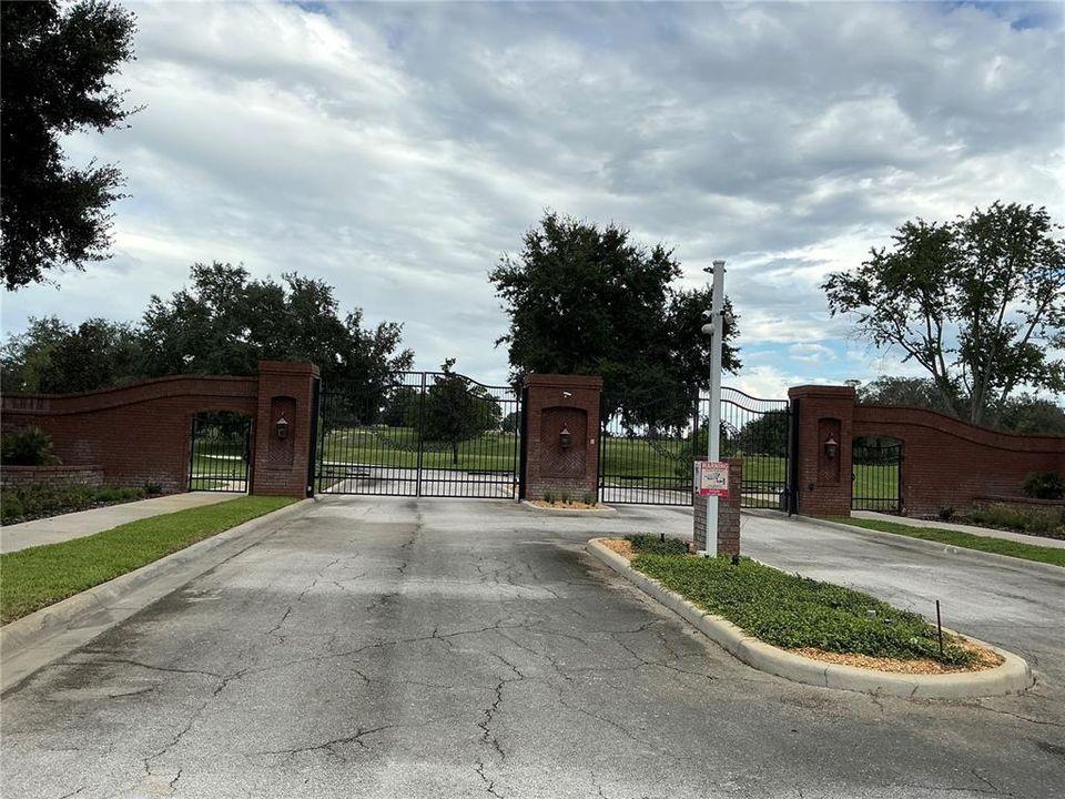 待售: $375,000 (5.19 acres)