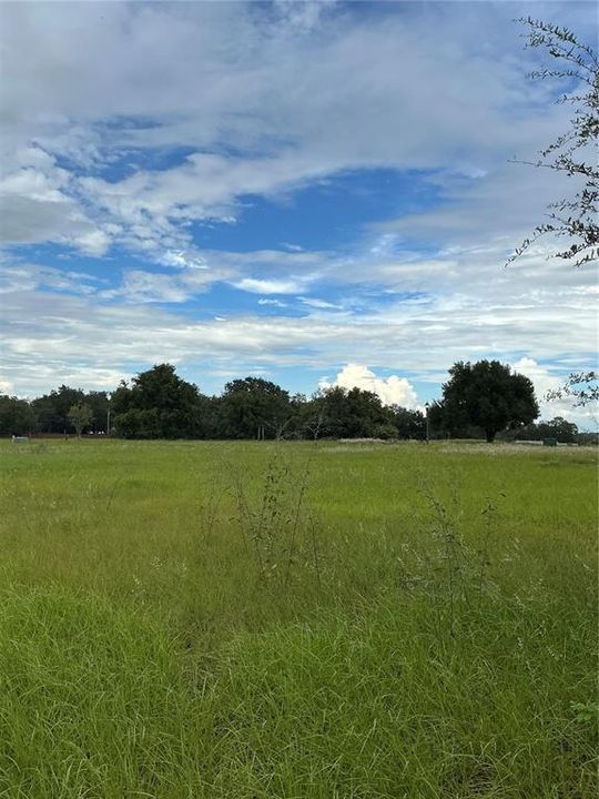 待售: $375,000 (5.19 acres)
