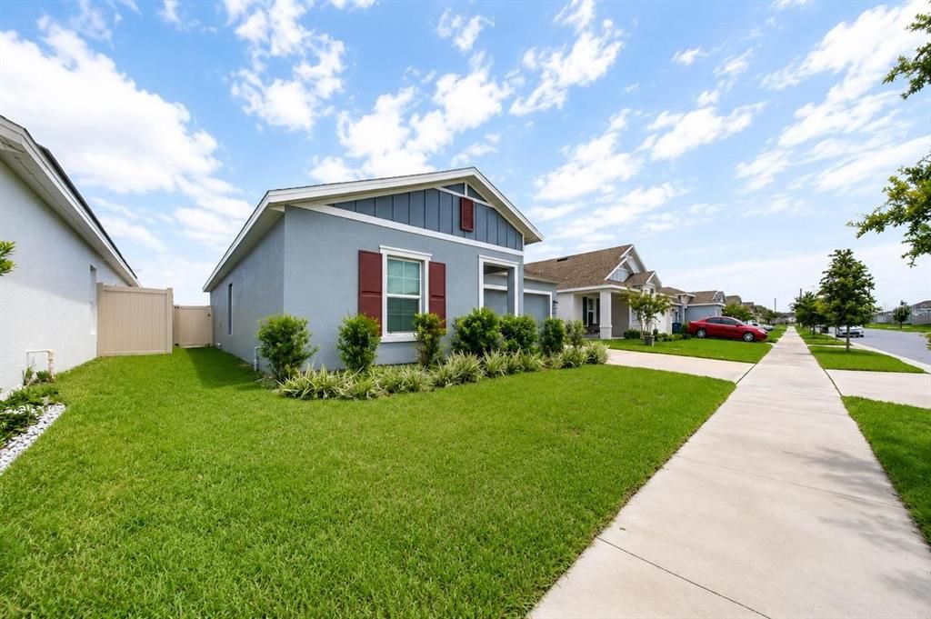 For Rent: $1,900 (3 beds, 2 baths, 1605 Square Feet)