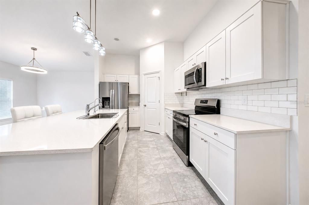 For Rent: $1,900 (3 beds, 2 baths, 1605 Square Feet)