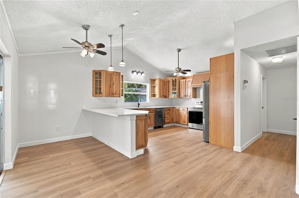 For Sale: $489,900 (3 beds, 2 baths, 1664 Square Feet)