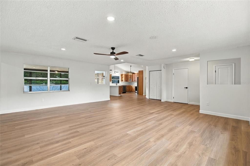 For Sale: $489,900 (3 beds, 2 baths, 1664 Square Feet)