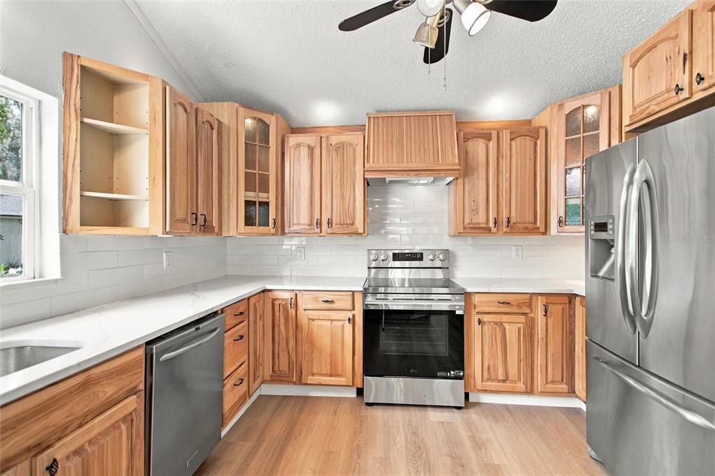 For Sale: $489,900 (3 beds, 2 baths, 1664 Square Feet)