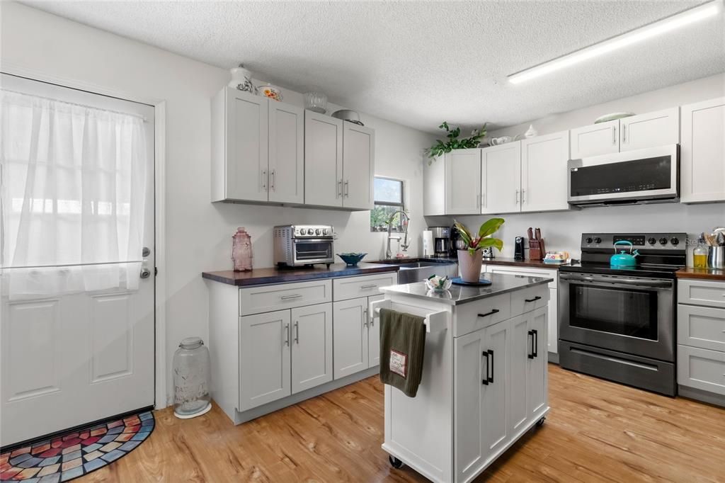 For Sale: $229,900 (3 beds, 2 baths, 1235 Square Feet)