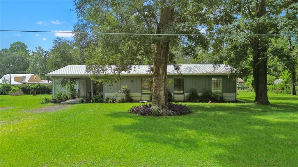 For Sale: $229,900 (3 beds, 2 baths, 1235 Square Feet)