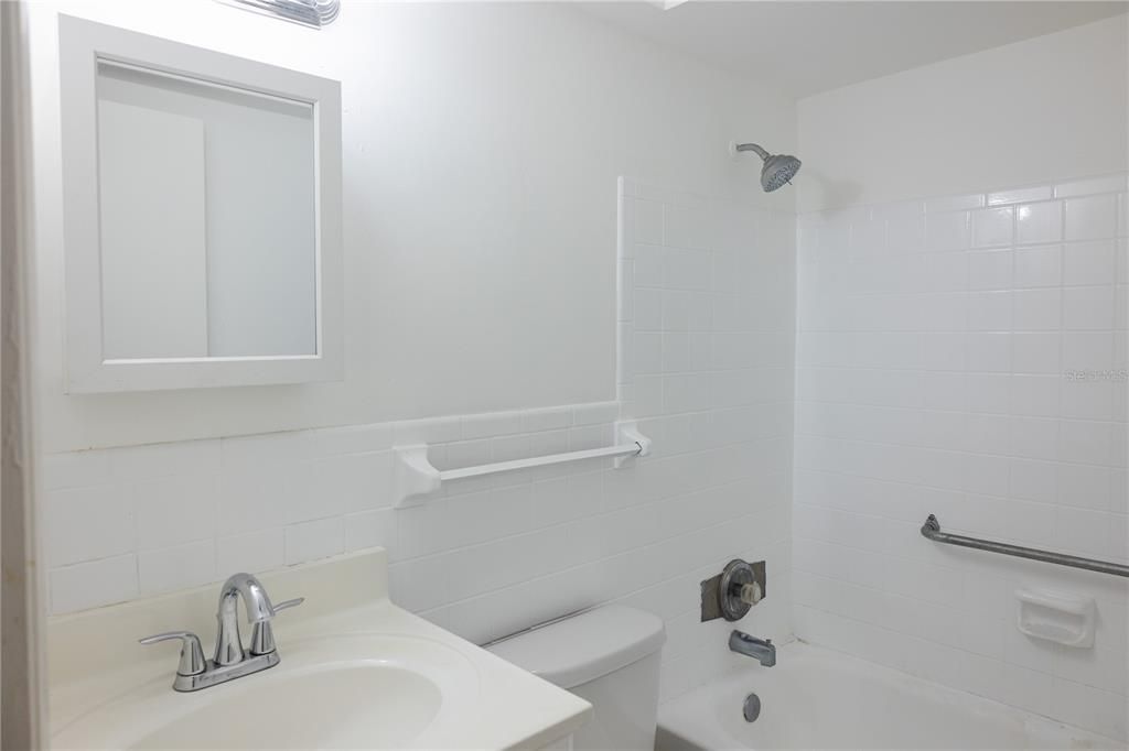 For Sale: $67,500 (1 beds, 1 baths, 640 Square Feet)