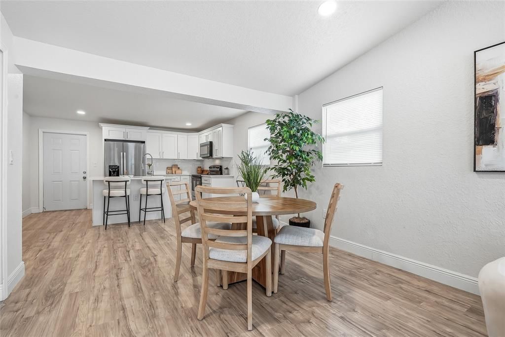 En Venta: $345,000 (3 camas, 2 baños, 1108 Pies cuadrados)