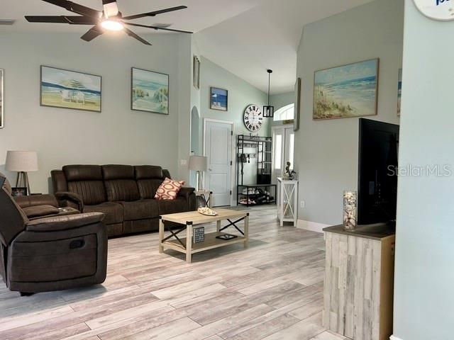 En Venta: $499,000 (3 camas, 2 baños, 1433 Pies cuadrados)