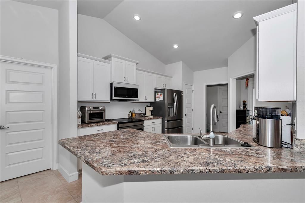 For Sale: $314,000 (3 beds, 2 baths, 1725 Square Feet)