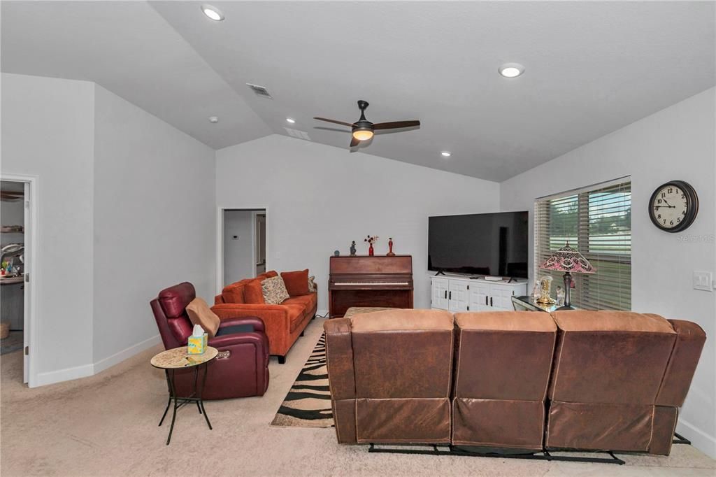 For Sale: $314,000 (3 beds, 2 baths, 1725 Square Feet)