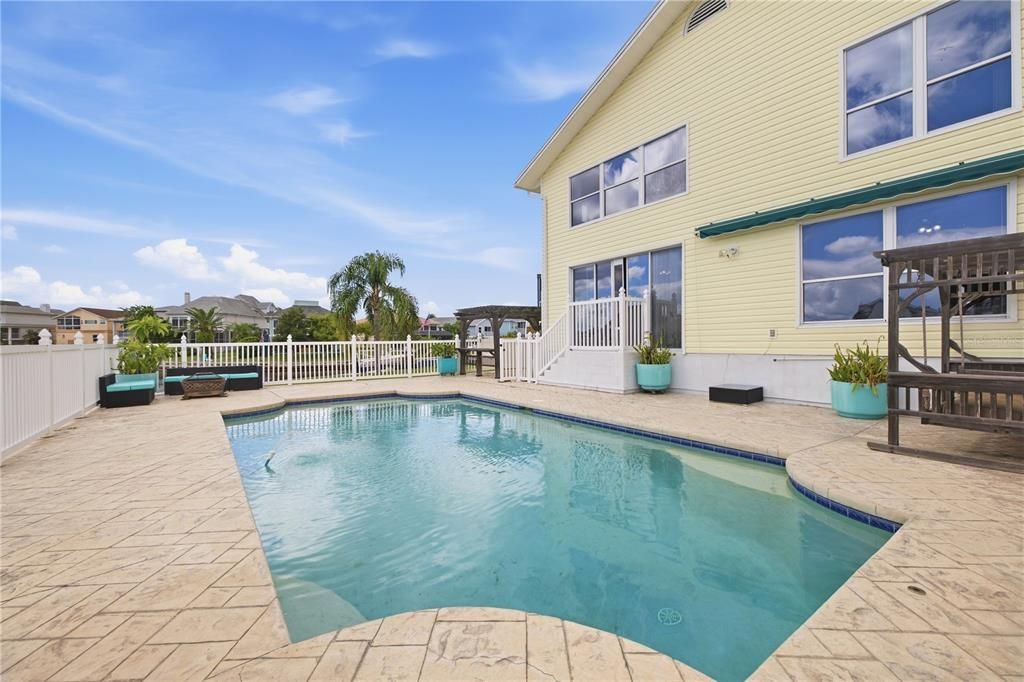En Venta: $725,000 (5 camas, 4 baños, 3526 Pies cuadrados)