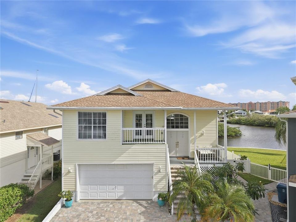 En Venta: $725,000 (5 camas, 4 baños, 3526 Pies cuadrados)