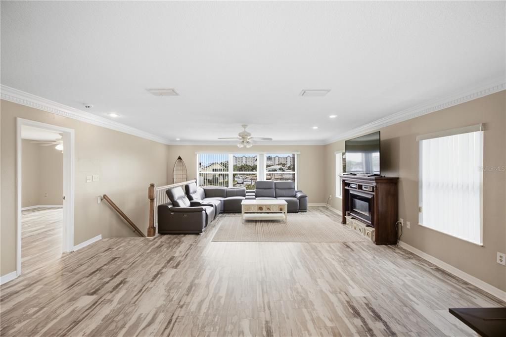 En Venta: $725,000 (5 camas, 4 baños, 3526 Pies cuadrados)
