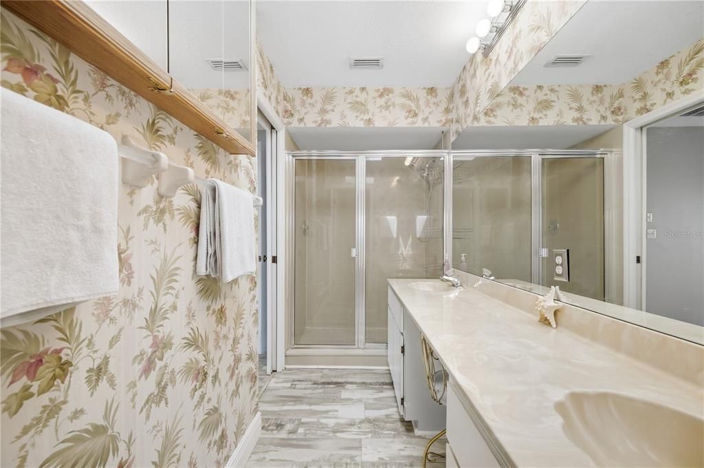 En Venta: $725,000 (5 camas, 4 baños, 3526 Pies cuadrados)