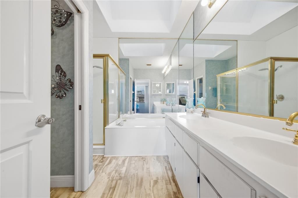 En Venta: $725,000 (5 camas, 4 baños, 3526 Pies cuadrados)