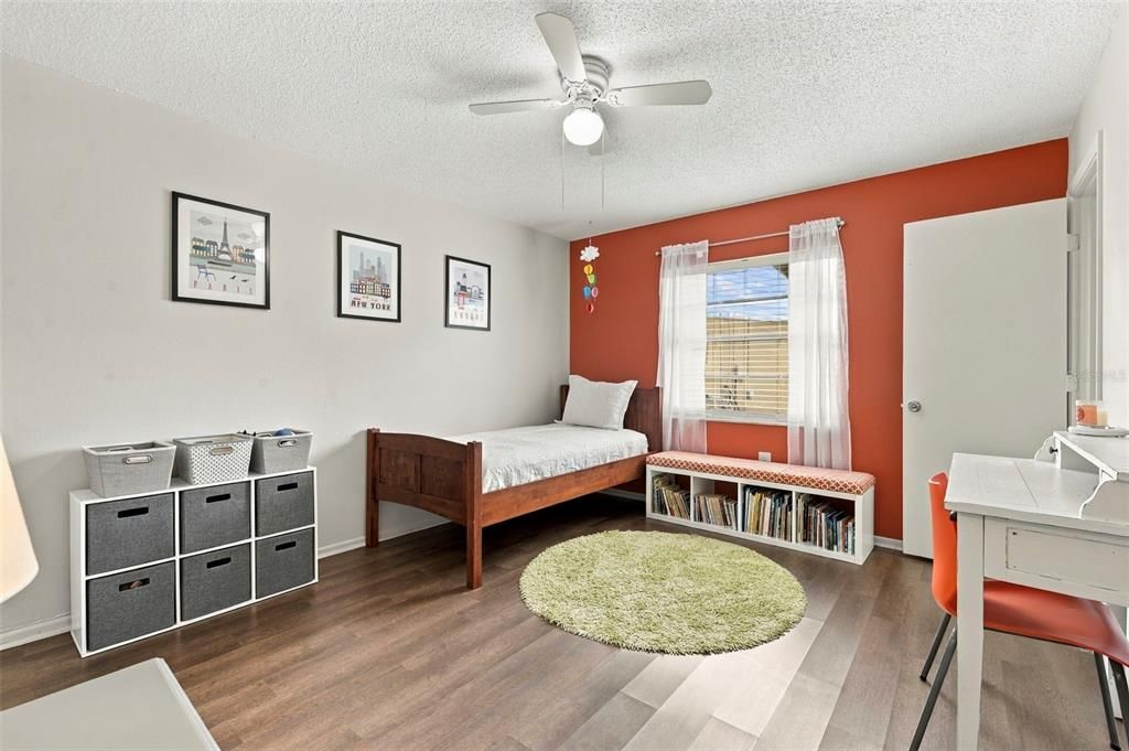 For Sale: $282,000 (2 beds, 2 baths, 1268 Square Feet)