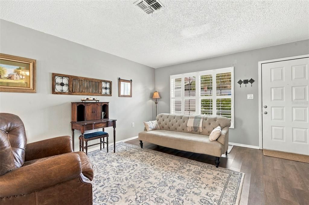 For Sale: $282,000 (2 beds, 2 baths, 1268 Square Feet)